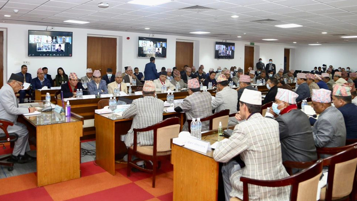 प्रधानमन्त्रीले सचिवहरुसँग छलफल गरी मन्त्रालयबारे लिए जानकारी
